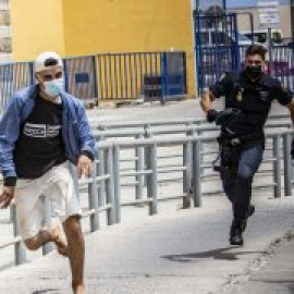 Marruecos cierra el grifo y deja Ceuta regada de niños con miedo a ser devueltos a su país