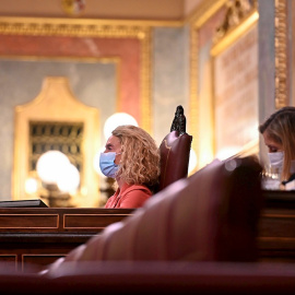 19/10/2021.- La presidenta de la cámara Meritxell Batet, en el pleno celebrado este martes en el Congreso de los Diputados, que debate y vota la toma en consideración de la proposición de Ley de Más País para regular el uso del cannabis. EFE/ Fernand