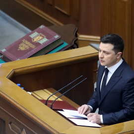 24/02/22. El presidente ucraniano, Volodimir Zelenski, en una intervención en el parlamento, en Kiev a 1 de febrero de 2022.