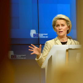 La presidenta de la Comisión Europea, Ursula von der Leyen, se dirige la prensa después de la cumbre de la UE en Bruselas.