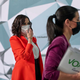 La presidenta en funciones de la Comunidad de Madrid, Isabel Díaz Ayuso y la portavoz de Vox en la Asamblea de Madrid, Rocío Monasterio, en el primer debate electoral de la campaña del 4M.