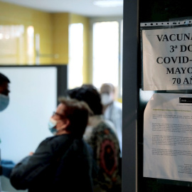 La Comunitat Valenciana empieza a administrar desde este miércoles 27 de octubre de 2021 la doble vacunación: la dosis de refuerzo de la covid-19 a los mayores de 70 años y la vacuna de la gripe.