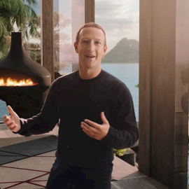 Cachondeo en Twitter con lo que aparece detrás de Zuckerberg en el vídeo en el que explica el cambio de nombre de Facebook
