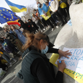 24/02/2022 Cerca de medio centenar de ucranianos se han concentrado este jueves frente a las oficinas de la Unión Europea en Barcelona