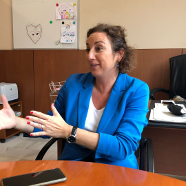 La dirigent del PSC Alícia Romero al seu despatx del Parlament durant l'entrevista amb 'Públic'.