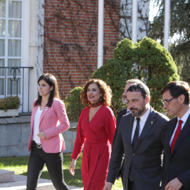 26/02/2020. Imagen de archivo de Josep Rius junto a Salvador Illa, Marta Vilalta, María Jesús Montero y Alfred Bosch, en la primera reunión de la mesa de diálogo, en Madrid. - EUROPA PRESS