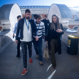 Miriam Nogueras, a la derecha, sale del Congreso. Imagen de archivo.