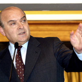 El exministro de Economía, Domingo Cavallo, en una conferencia en Buenos Aires, Argentina, el 19 de noviembre de 2001.