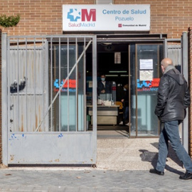 Entrada del centro de Salud Pozuelo de Alarcón, donde se ha iniciado la segunda fase de la campaña de vacunación contra la gripe, a 8 de noviembre de 2021, en Pozuelo de Alarcón, Madrid.