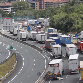 Los agricultores que han bloqueado la frontera de Irun (Gipuzkoa) durante 24 horas han levantado ya el cierre del paso.