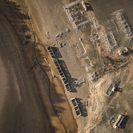 Restes de la Foneria de Sant Sebastià al pantà de Darnius-Boadella.