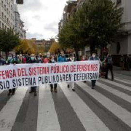 Miles de pensionistas se manifiestan al grito de "Escrivá dimisión" en varias ciudades españolas
