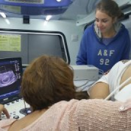 Una clínica de aborto, contra la ambulancia ultracatólica: "Las mujeres no necesitamos tutela de nadie"