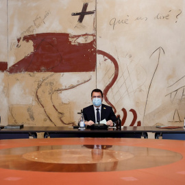 El presidente de la Generalitat, Pere Aragonès (c), acompañado del vicepresidente, Jordi Puigneró (i) y la consellera de Presidencia, Laura Vilagrà (d) durante la primera reunión ordinaria del Govern. EFE/Quique García