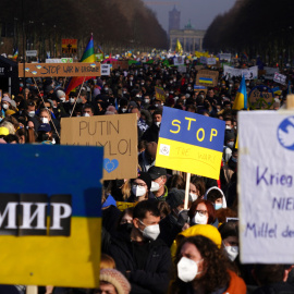 27/02/2022 Miles de personas se manifiestan contra la guerra entre Rusia y Ucrania en Berlín