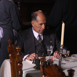 L'actor Fermí Reixach en un moment del rodatge de la minisèrie 'Olor de Colònia'.