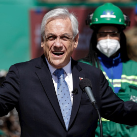 El presidente de Chile, Sebastián Piñera, pronuncia un discurso durante el acto de destrucción de más de 13.600 armas.