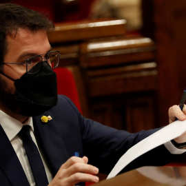 21/05/2021.- El candidato de ERC a la presidencia de la Generalitat, Pere Aragonès durante a la segunda jornada del debate de investidura celebrada en el Parlament este jueves. EFE/Alberto Estévez
