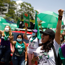 Una manifestación feminista en San Salavador