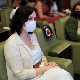 La presidenta de la Comunidad de Madrid, Isabel Díaz Ayuso, asiste a un desayuno informativo celebrado este martes en Madrid.