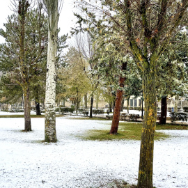 Un parque de Maranchón cubierto de nieve, a 23 de noviembre de 2021, en Maranchón, Guadalajara, Castilla La-Mancha (España).
