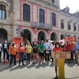 Un moment de la roda de premsa celebrada davant del Parlament.