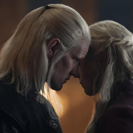 Rhaenyra (Emma D'Arcy) y Daemon Targaryen (Matt Smith), en la serie 'La Casa del Dragón'.