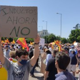 Fiesta privada de la extrema derecha en la Plaza de Colón contra los indultos