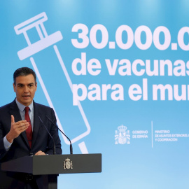 El presidente del Gobierno, Pedro Sánchez durante su intervención en el acto 'Vacunación solidaria: cumpliendo compromisos' celebrado en el Palacio de La Moncloa en Madrid este lunes.
