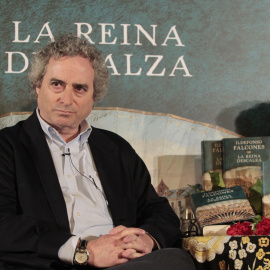 Idelfonso Falcones presenta su libro 'La Reina Descalza' a 26 de febrero de 2013. Foto de archivo.