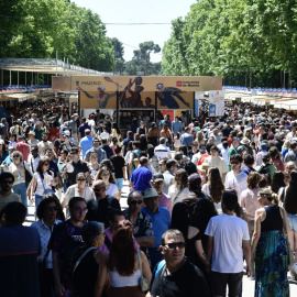 Vista de la Feria del Libro de Madrid, en su edición de 2024, en el Parque del Retiro. EFE/ Victor Lerena