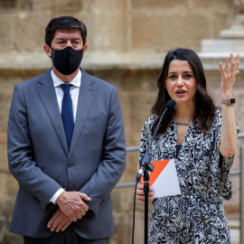 El vicepresidente de la Junta de Andalucía, Juan Marín, junto a la presidenta nacional de Cs, Inés Arrimadas, en una imagen de archivo.