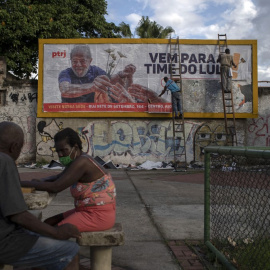 Un cartel de apoyo a Lula en Río de Janeiro.