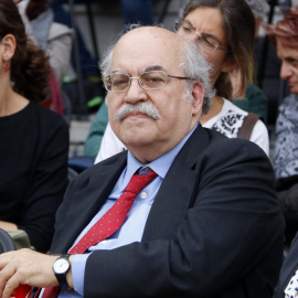 L'exconseller d'Universitats, Recerca i Economia Andreu Mas-Colell a primera fila d'un acte d'ERC sobre educació amb el candidat per Barcelona Ernest Maragall. Imatge del 8 de maig de 2019.