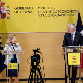 02/12/2021 La vicepresidenta primera del Gobierno y ministra de Asuntos Económicos y para la Transformación Digital, Nadia Calviño, y el ministro de Finanzas francés, Bruno Le Maire