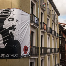 Una de las pancartas que recuerda la muerte de Germán Rodríguez.
