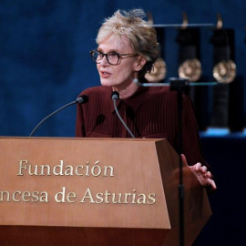 18/10/2019.- La escritora Siri Hustvedt, Premio de las Letras en la ceremonia de entrega de los Premios Princesa de Asturias 2019. EFE/Alberto Morante
