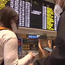 La variante ómicron amenaza el puente más largo del año