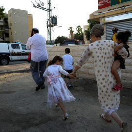 Israelíes, en Sederot el pasado fin de semana. REUTERS/Amir Cohen