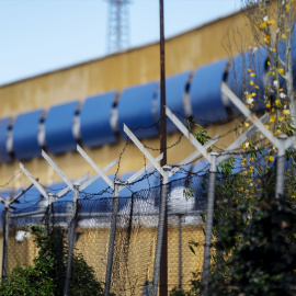 Fachada del Centro de Internamiento de Extranjeros (CIE) de Aluche, en Madrid.