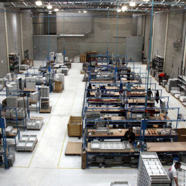 Uno de los talleres del penal Puig de les Basses de Figueres con sus internos trabajando en su interior el 24 de noviembre de 2016. ACN