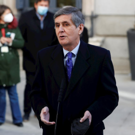 El presidente del Tribunal Constitucional, Pedro José Gonzalez Trevijano hace declaraciones a los medios a su llegada al acto institucional celebrado con motivo de 43 aniversario de la Constitución, este lunes en el exterior del Congreso, debido a la pa