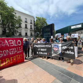 Concentración ante el Consulado de Polonia en Madrid para pedir la liberación del periodista Pablo González