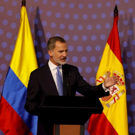 El rey Felipe VI de España pronuncia un discurso durante la clausura del XXVII Congreso Bienal de la Asociación Mundial de Juristas, en Barranquilla (Colombia), a 3 de diciembre de 2021.