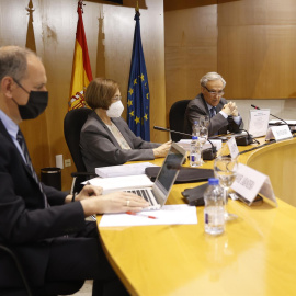 El presidente del comité de personas expertas para la reforma fiscal, Jesús Ruiz-Huerta (2d), presenta las conclusiones de este grupo de trabajo este jueves 3 de marzo de 2022.