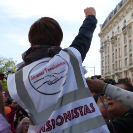 16/10/2019 - La portavoz de Jóvenes Pensionistas hablando durante la manifestación del 16 de octubre en Madrid por las pensiones públicas. / MARÍA DUARTE