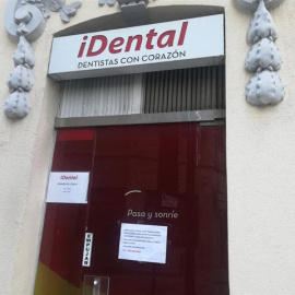 Entrada a una clínica de iDental. (EP)