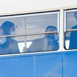 Los reyes y el alcalde de Madrid, José Luis Martínez Almeida, en un autobús durante el acto de inauguración de la conmemoración del 75º aniversario de la creación de la Empresa Municipal de Transportes de Madrid.