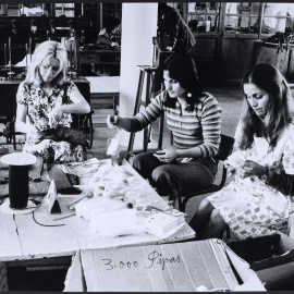 Un grup de preses en un dels tallers de la presó.