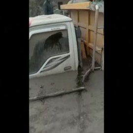 El volcán Semeru deja pueblos y aldeas sepultados por la ceniza en Indonesia